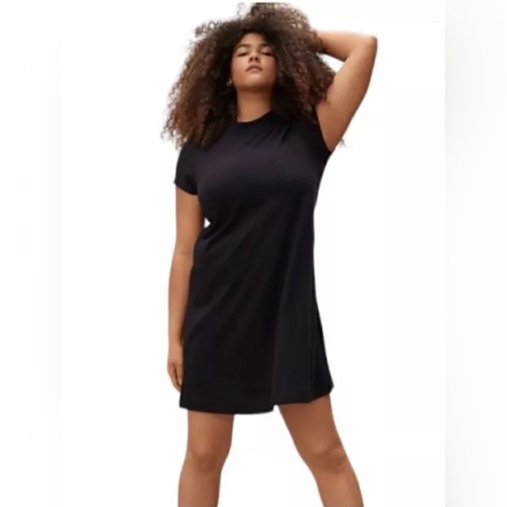 Everlane Black Cotton Short Sleeve Swing Dres
Size Medium